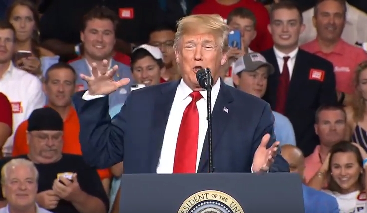 Дональд Трамп дав пораду кандидатам у перуках